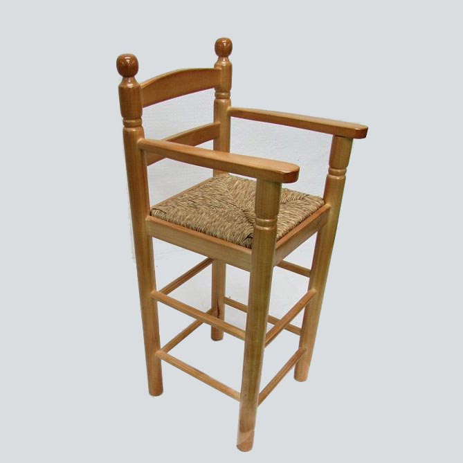 trono de madera color miel
